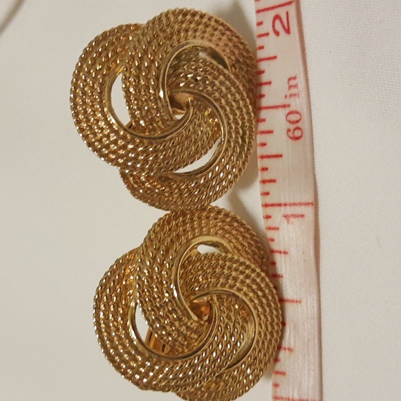 Napier Gold Tone Large Knot Clip-On Earrings VTG - Picture 5 of 16